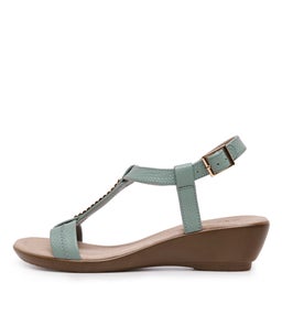 PAVIA PALE GREEN SCALE LEATHER