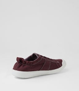 VEX BW DEEP RED CANVAS