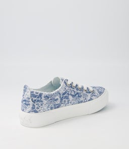 CLAY BW BLUE COUNTRY CANVAS