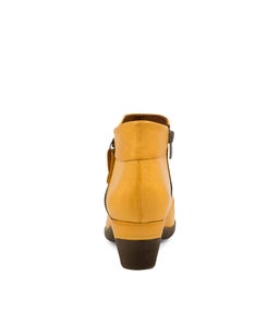 LOMO CF YELLOW LEATHER