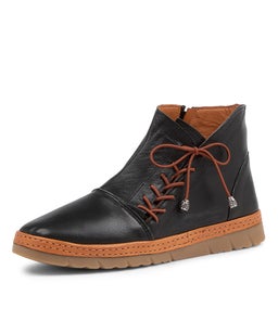 WOMAN CF BLACK LEATHER