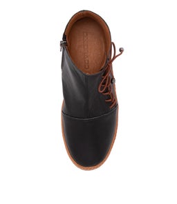 WOMAN CF BLACK LEATHER