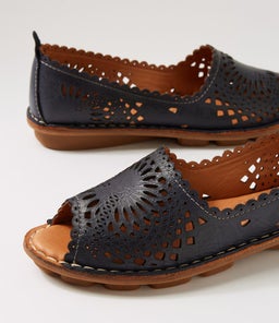 NLYSANDER CF NAVY LEATHER