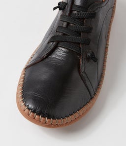 MEROS CF BLACK LEATHER