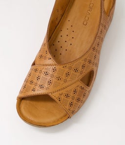 ZAINA CF TAN LEATHER