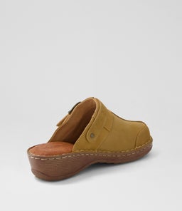 NYLA CF CINNAMON NUBUCK