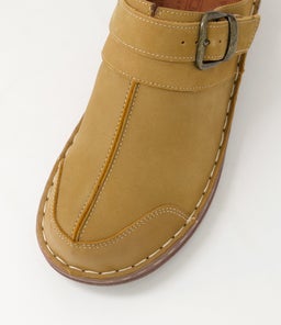 NYLA CF CINNAMON NUBUCK