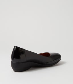 GEANIZE DF BLACK PATENT LEATHER