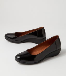 GEANIZE DF BLACK PATENT LEATHER