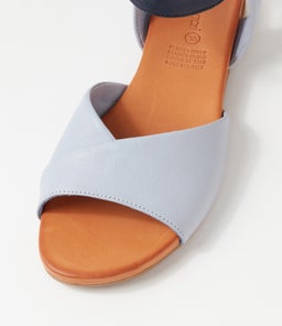 WINNA DF POWDER BLUE NAVY LEATHER