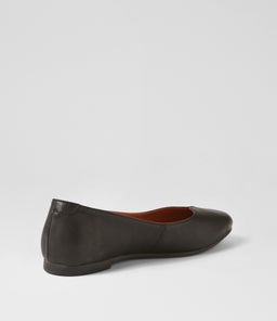 SQUIRE DF BLACK LEATHER