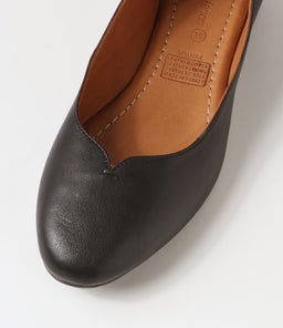 SQUIRE DF BLACK LEATHER