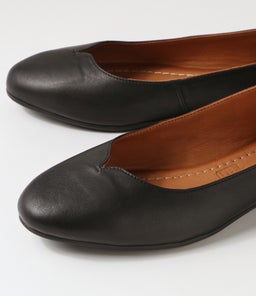 SQUIRE DF BLACK LEATHER