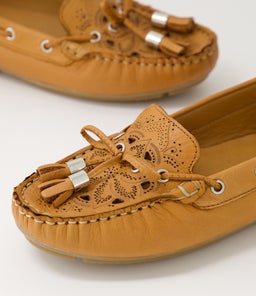 SHIPS DF TAN LEATHER
