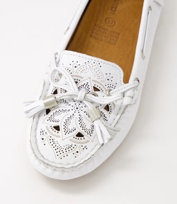 SHIPS DF WHITE LEATHER