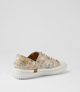 JOSSEY DF TAUPE FLORAL LEATHER