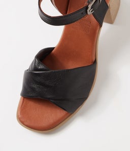 MOAMA DF BLACK LEATHER