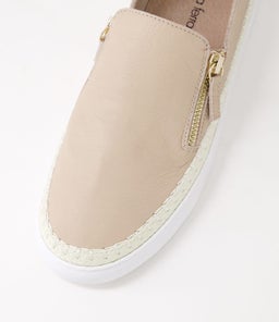 TRUER DF STONE LEATHER