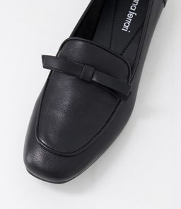TEMMAS DF BLACK LEATHER