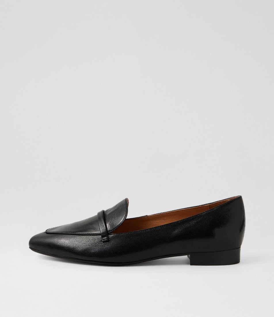 Daele Black Leather Flat Shoes