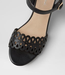GRAICE DF BLACK LEATHER