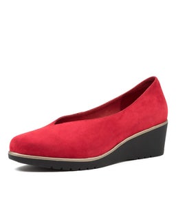 UMME DJ RED SUEDE