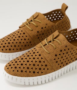 USHO IL LT TAN MICROSUEDE