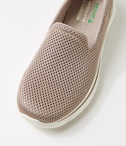 125209 GO WALK 7 SK TAUPE TEXTILE