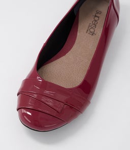 CLAUDEA WINE PATENT LEATHER