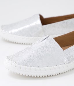 WICKER SU SILVER METAL FLOWER LEATHER
