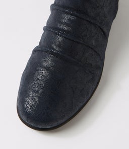 MAXIE SU NAVY DECO SUEDE