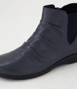 PANKA SU NAVY LEATHER ELASTIC