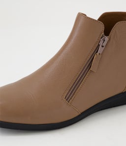 FALLENN SU MID TAUPE LEATHER