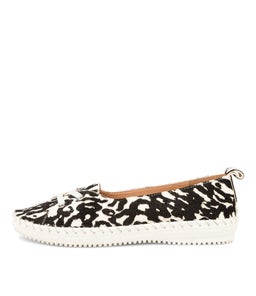 WOMANS SU WHITE ABSTRACT WHITE SOLE PONY