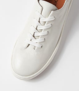 TRADME SU WHITE LEATHER