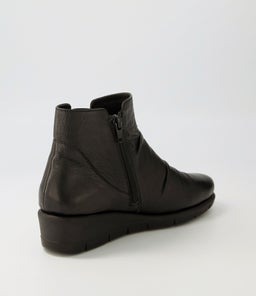 MARCEI SU BLACK LEATHER