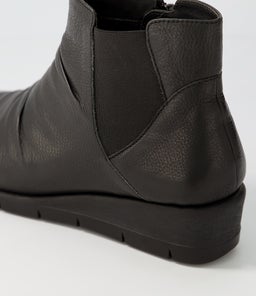 MARCEI SU BLACK LEATHER
