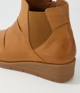 MARCEI SU NEW TAN LEATHER