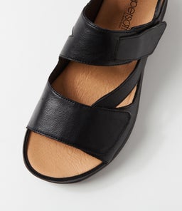 LAII SU BLACK BLACK SOLE LEATHER