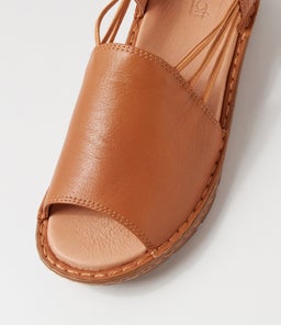 BARRINA SU DK TAN GUM SOLE LEATHER