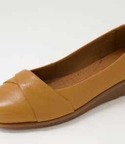 POSH SU NEW TAN LEATHER