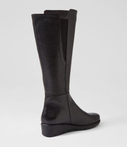 MAKES SU BLACK LEATHER
