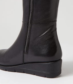 MAKES SU BLACK LEATHER
