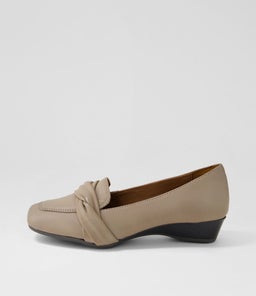 ROMEY SU TAUPE LEATHER