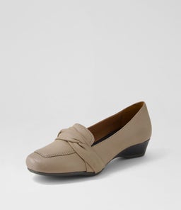 ROMEY SU TAUPE LEATHER