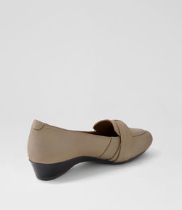 ROMEY SU TAUPE LEATHER