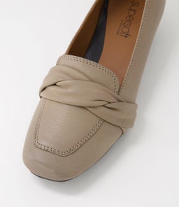 ROMEY SU TAUPE LEATHER