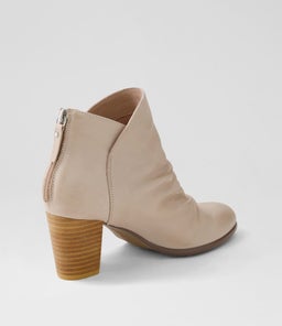 COMMO SU DK NUDE LEATHER