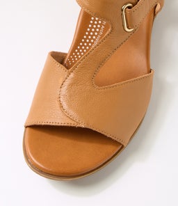 CORAS SU DK TAN LEATHER