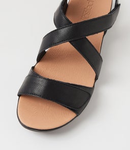 MOMENTUM SU BLACK BLACK SOLE LEATHER